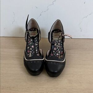 Bettie Page Black and Cream Heels